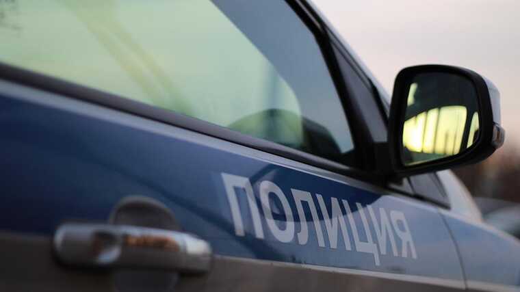 Мужчина устроил кровавую трагедию в Казани и угрожает спрыгнуть с высоты после убийства жены